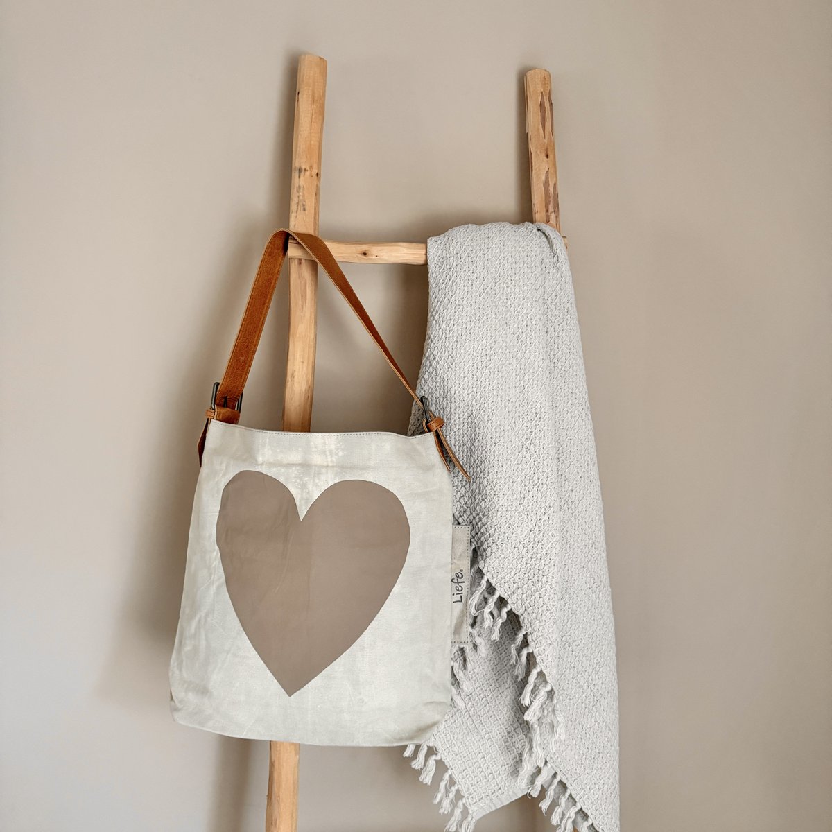 BuckleBag heart latte (canvas) NEW