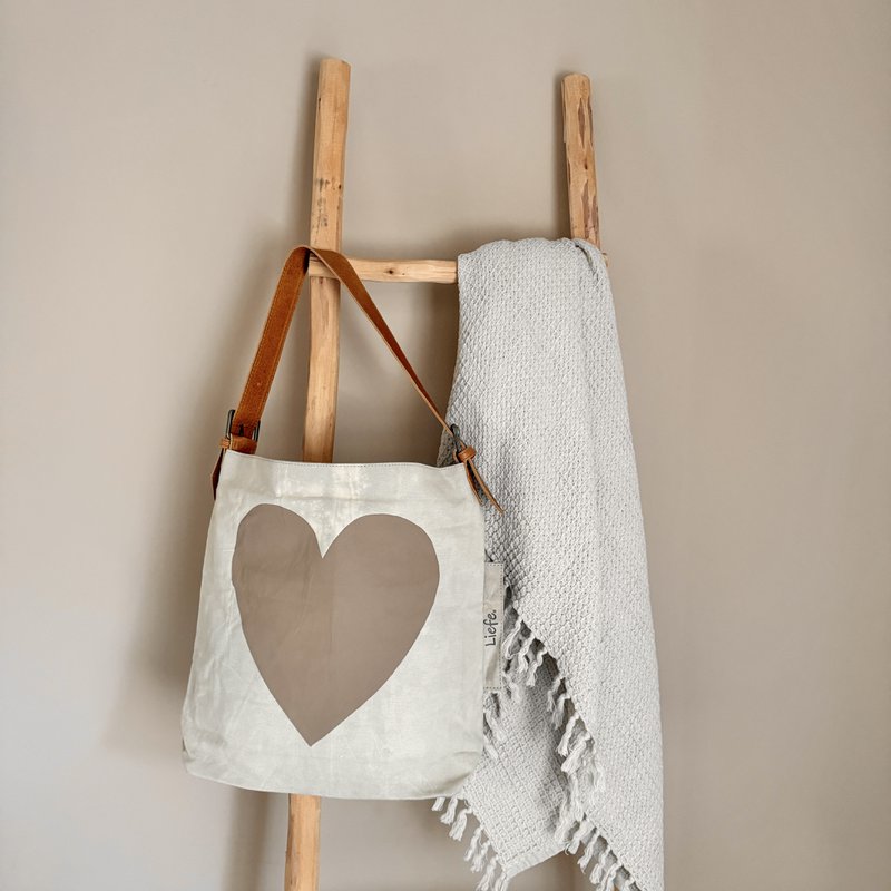 BuckleBag heart latte (canvas) NEW