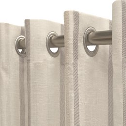 Cortina translúcida de color gris confeccionada en ollados. Visillo Jacquard de rayas vertikale fabrikation med materialer reciclados og calidad. Naturlige farver og kalidos. Cortinas para salón, dormitorio y cocina.