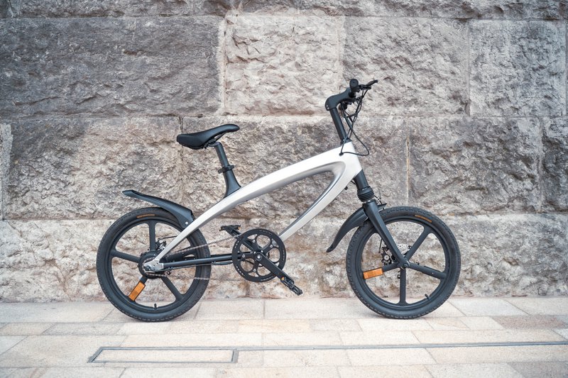 La bicicleta eléctrica Cruzaa Pedal Assist Bluetooth Solarbeam Yellow