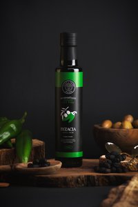 Olivenöl aromatisiert mit frischem grünem Pfeffer