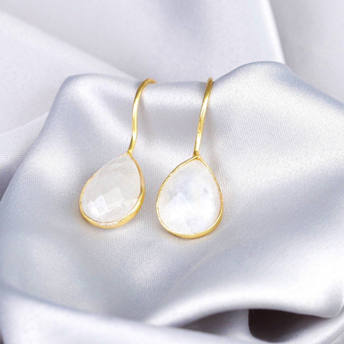 Orecchini con pietra preziosa di pietra di luna - Placcati in oro sterling 925 - OHR925-104