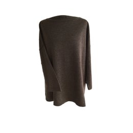 Round neck sweater
