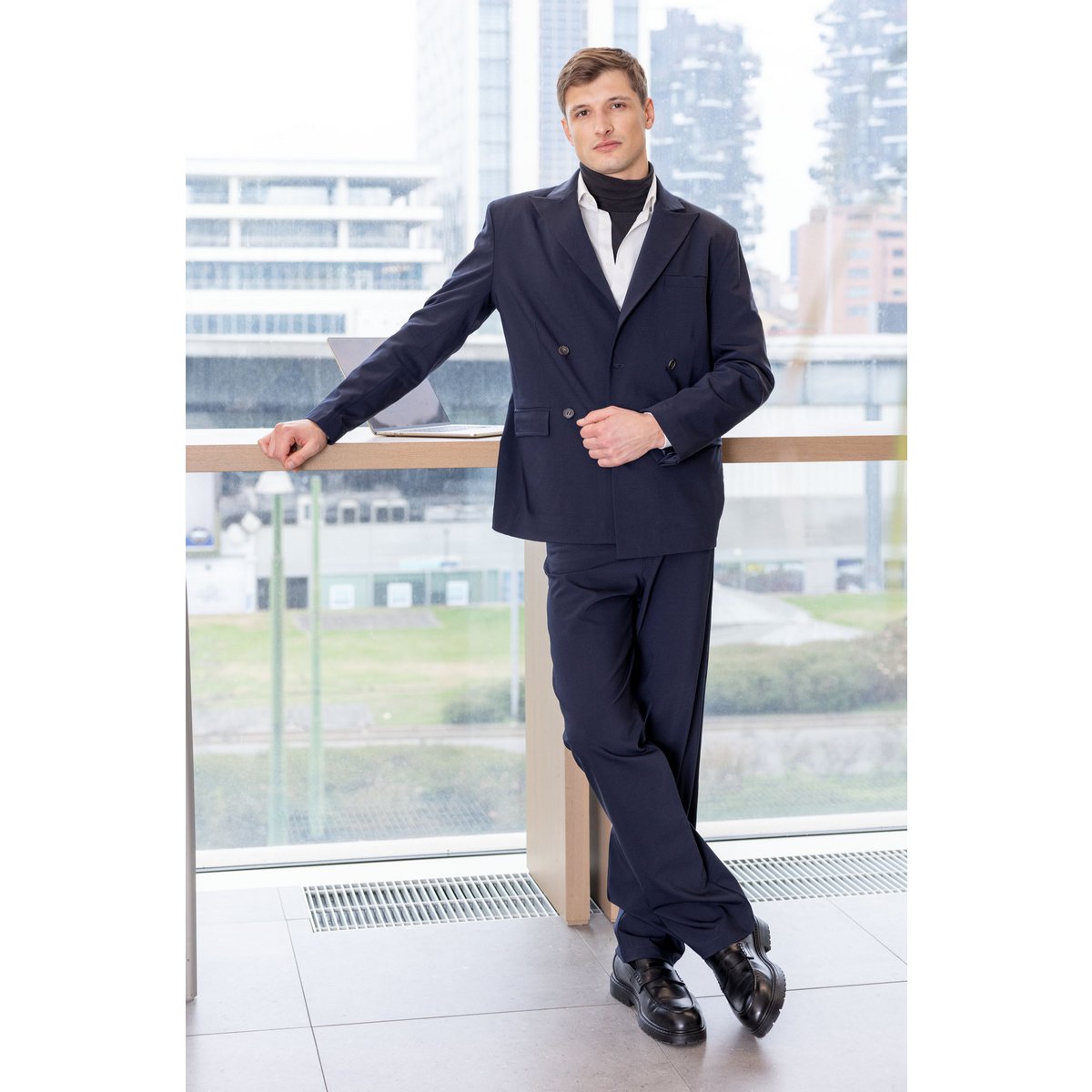 Blazer croisé en laine bleu marine Fabriqué en Italie