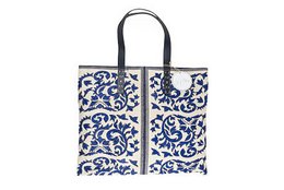 Jeanne tote bag, a stylish and versatile handbag featuring a blue and white floral pattern, perfect for everyday use or travel.