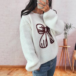 Einfacher, lässiger, gestrickter Langarmpullover mit Schleifenstickerei und Dekoration