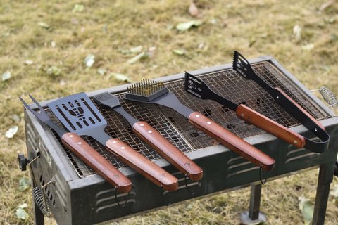 LAGUIOLE SEt de barbecue  RUBBER WOOD BLACK PARTS 5 PCS