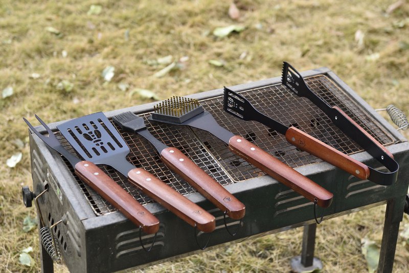 LAGUIOLE SEt de barbecue  RUBBER WOOD BLACK PARTS 5 PCS