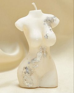 Adore Her Candle - Sliver Flakes - Duftendes warmes Zuckerrohr