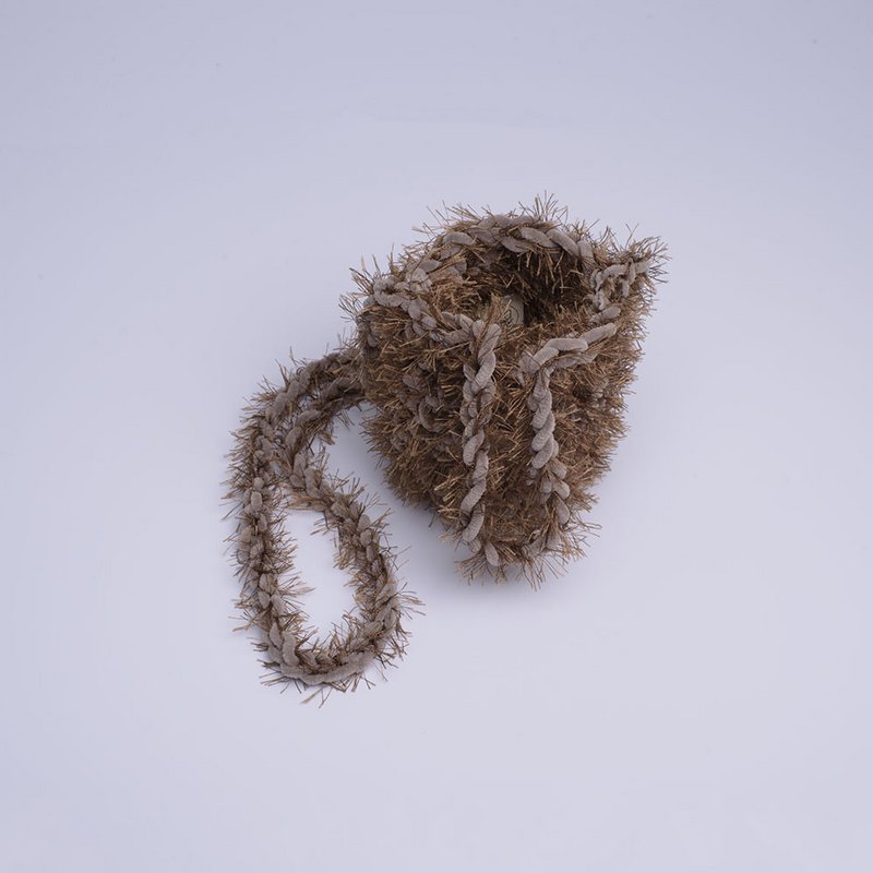 “Elise fluffy” crochet phone pouch pepper