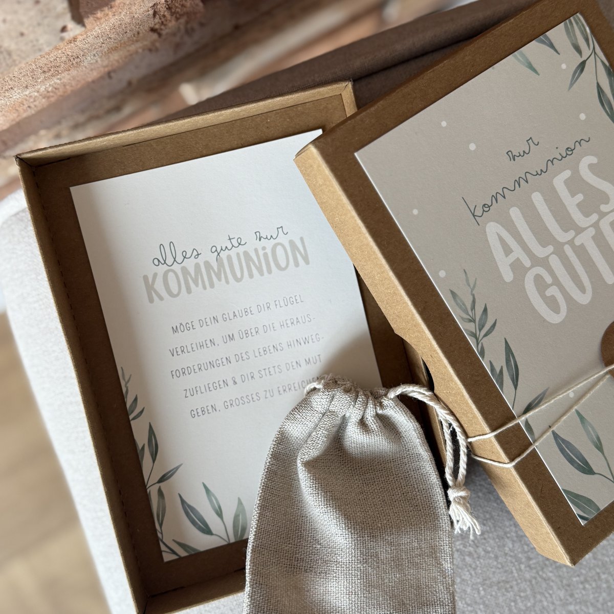 Caja regalo de comunión con cordón, colgante y bolsa para regalos monetarios