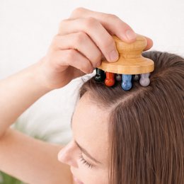 Flower Scalp Brush in FSC Beech Wood - 9 Natural Stone Massage Points - Stimulates Blood Circulation - Revitalizes Scalp - Natural Lithotherapy Hair Care