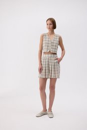  Grey plaid shorts made of 28% linen and 72% cotton, suitable for women.