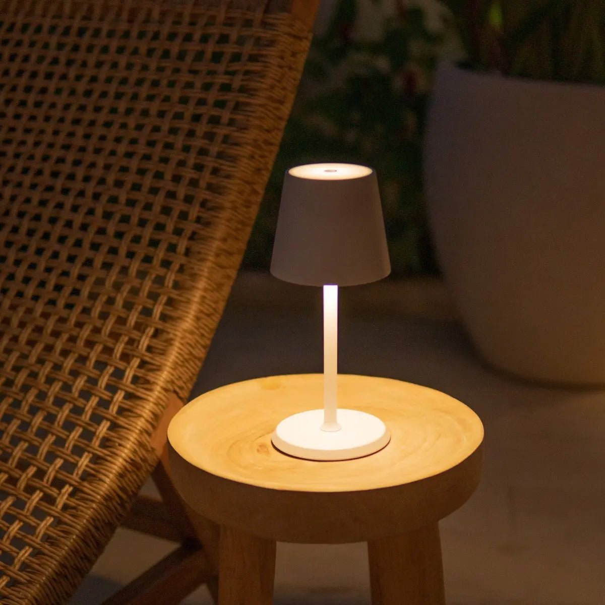 Lampe de table rechargeable James White