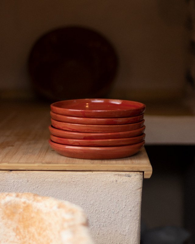assiettes en argile jaune