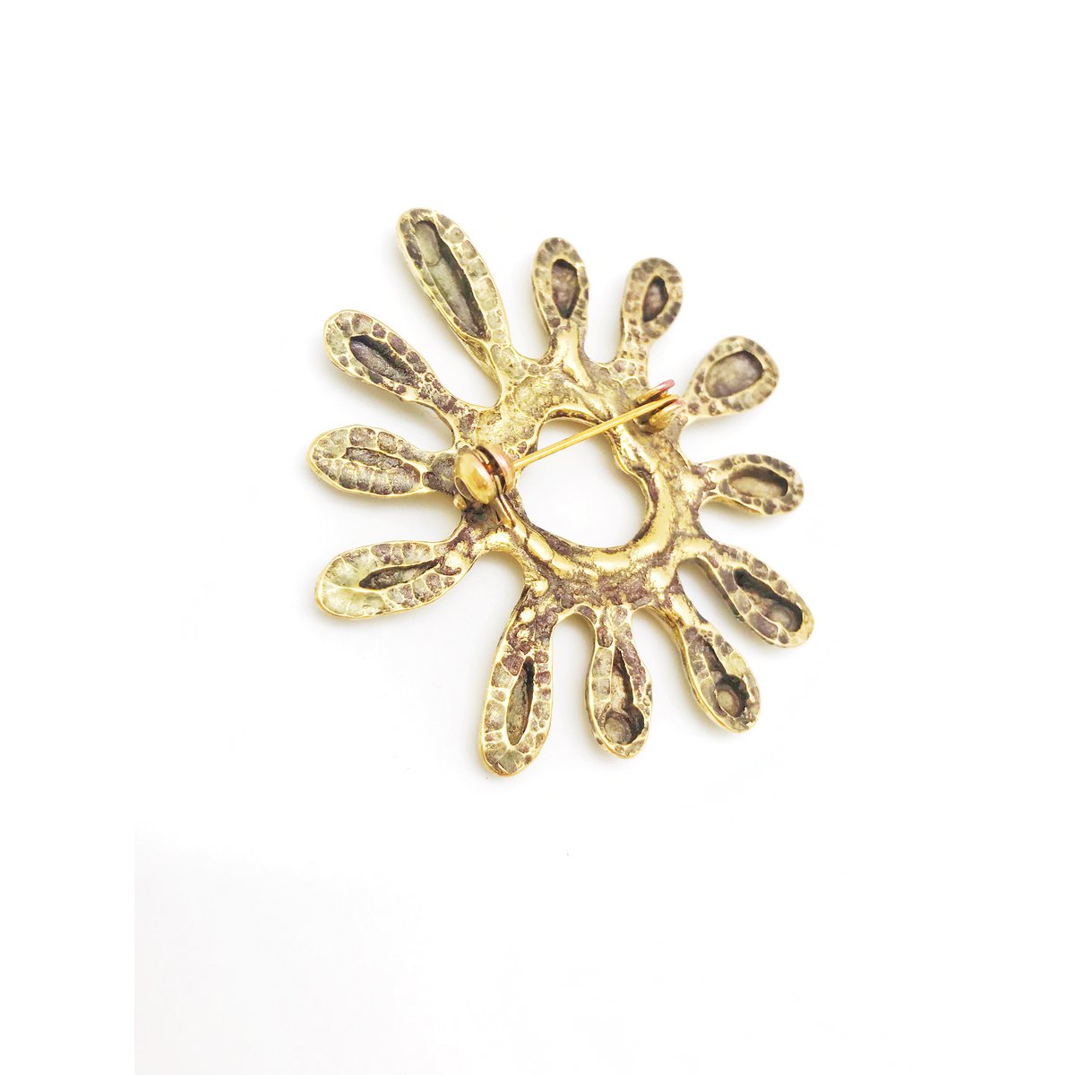 Broche redondo irregular zamak chapado en dorado 5.5cm
