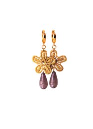 Oorbellen bloem kant gouddraad en druppel paars/mauve