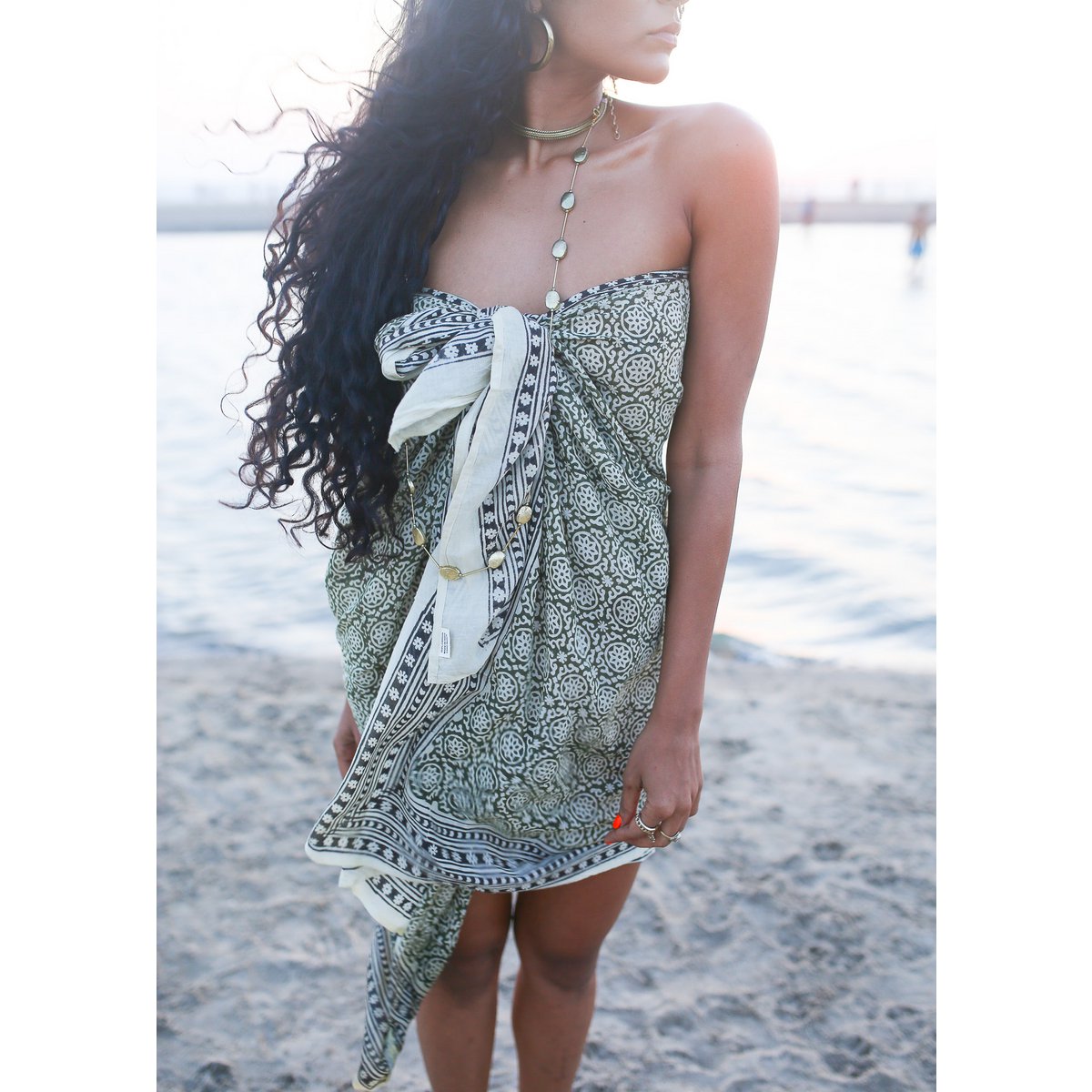 Pareo vert, Sarong, écharpe, serviette de plage, écharpe d'été, chiffon d'épaule, robe enveloppe, composé de coton 100%, imprimé avec des couleurs naturelles, fait à la main