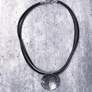 Reflex Collection korte rubberen halsketting - zilver