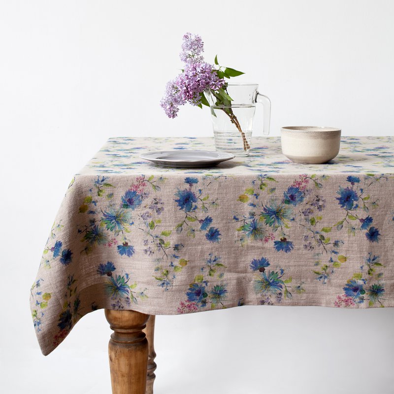 Blomster på naturlig linned dug