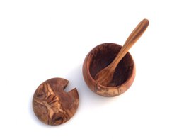 Pot en bois d'olivier avec cuillère