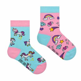 Colorful kids socks featuring unicorns and rainbows. Made of soft, breathable material. Available in sizes EU 23-26, EU 27-30, and EU 31-35.
