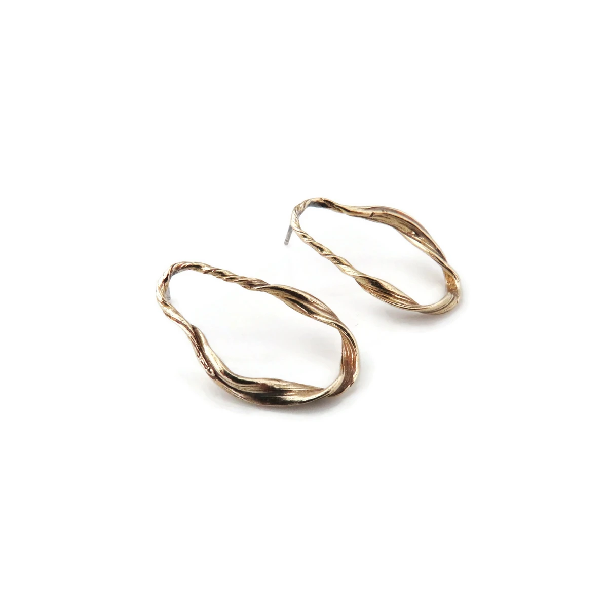 Aretes de bronce orgánico – Diseño escultórico