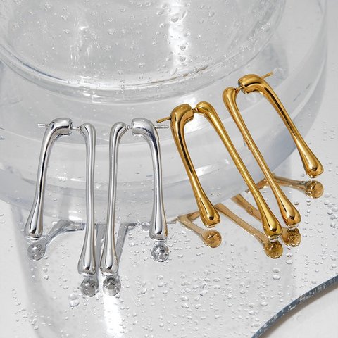 Boucles d’oreilles de lave au design fluide minimaliste