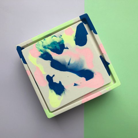 Neon gemarmerde tie dye vierkante jesmoniet trinket box met deksel