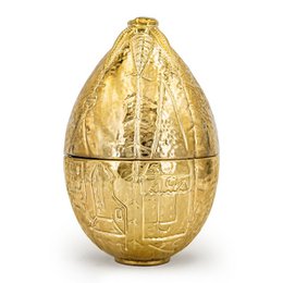  Golden egg-shaped scented candle, Harry Potter themed, decorative metallic finish, round base container.