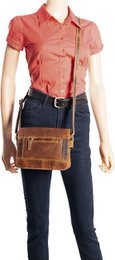 Umhängetasche für Damen mit hellbraunem Büffelleder - Praktischer Ledertasche mit mehreren Reißverschluss -Taschen, perfekt für Organisation und Stil.