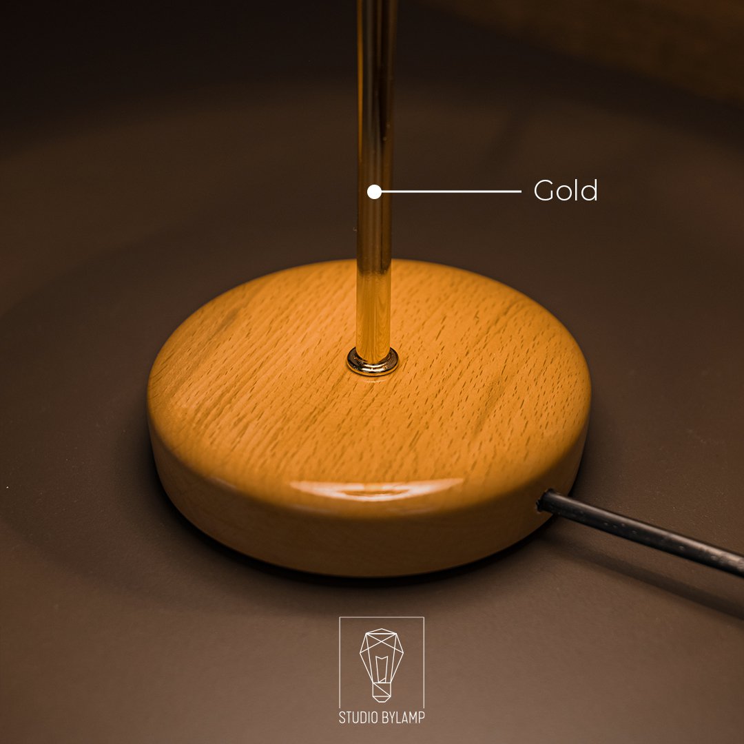 Pata de madera Pantalla Lámpara de mesa Cabeza negra Cuerpo dorado