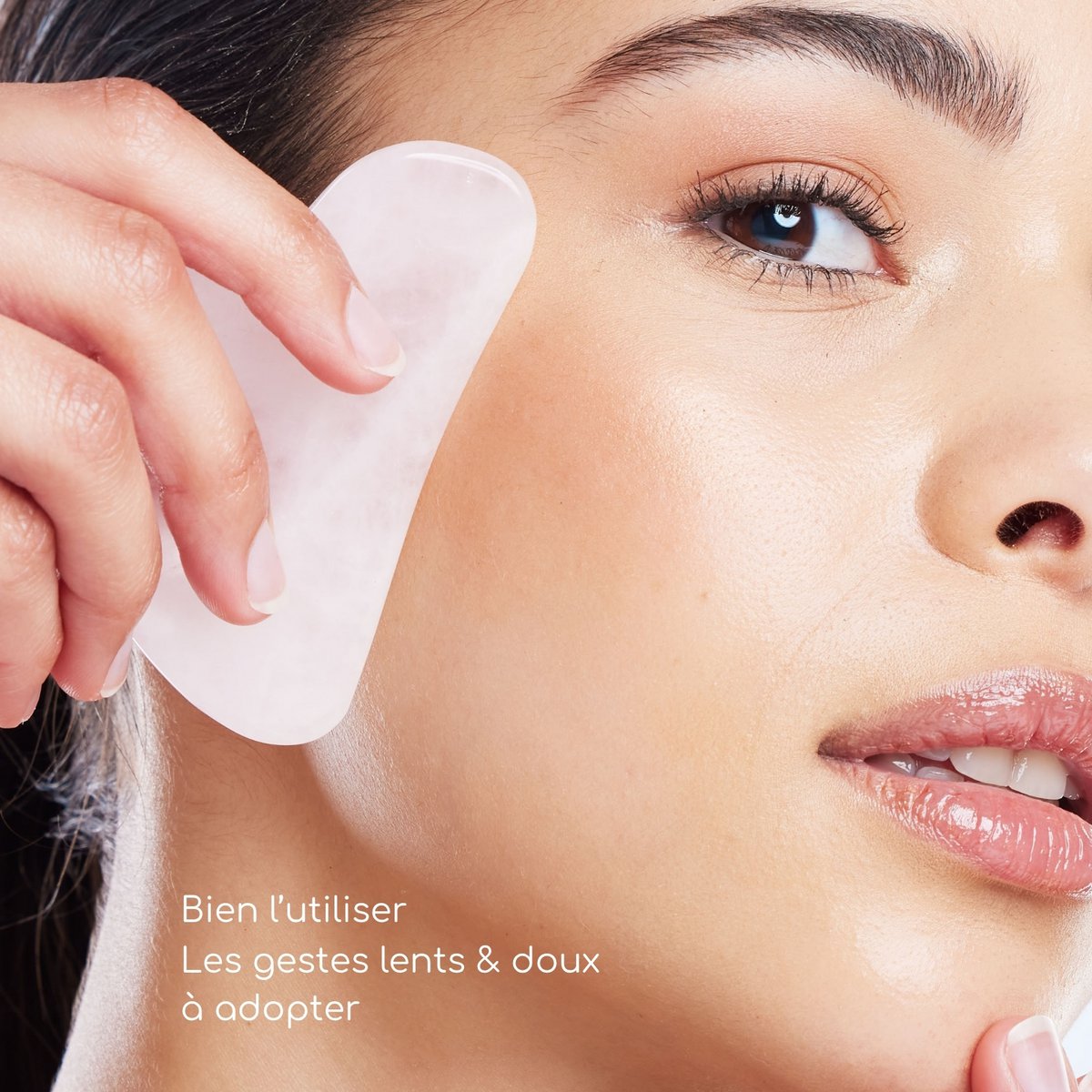 Gua Sha Quartz Rose - Natural Stone Face Masseur - Facial Care Accessories - Lifting - Anti -wrinkles - Cotton cover provided