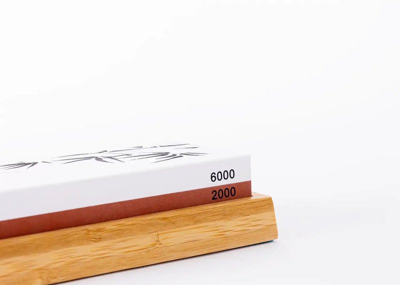 Kitchen Accessories - KOTAI sharpening set with double-sided 2000/6000 grit whetstone, anti-slip bamboo base, flattening stone and 15 degrees angle guide