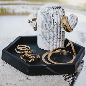 Jewelry bowl with ring holder