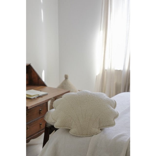 Soffice cuscino a conchiglia Boucle "orsacchiotto bianco"