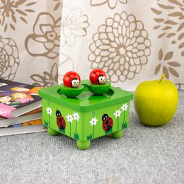 BLAD LIEVEHEERSBEESTJE MUZIEKDOOS