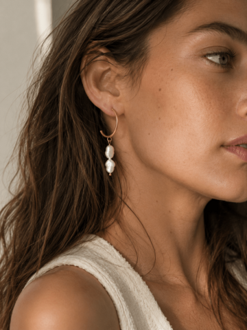 CHARLIZE – Creolen mit goldenen Flussperlen