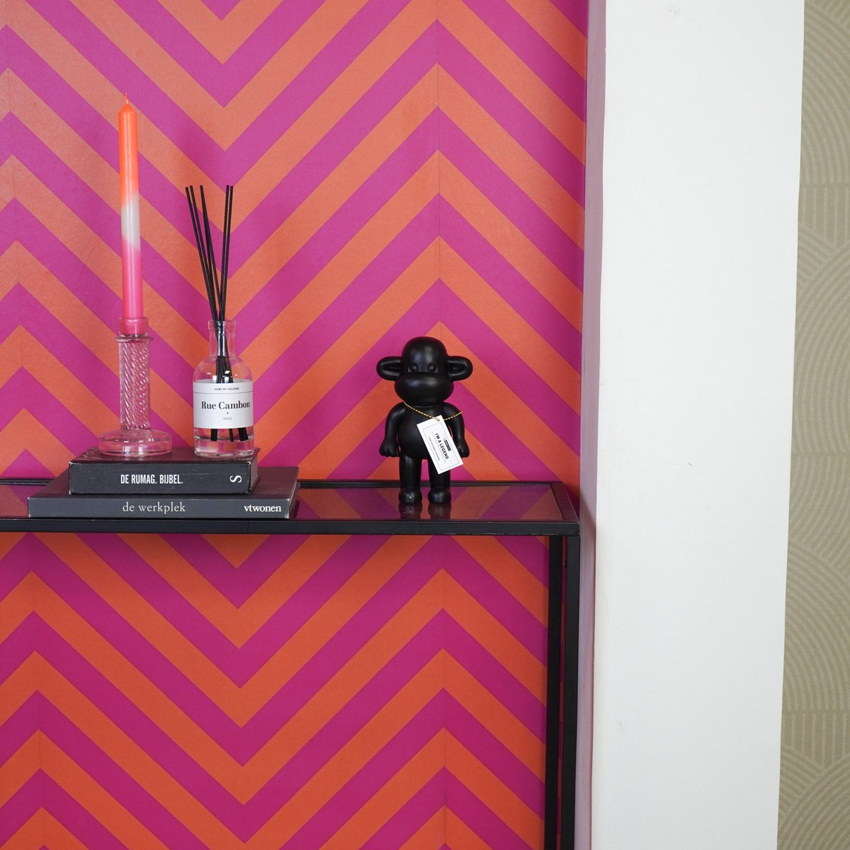 ORNAMENTO - Figura de mono 'The Legend' - Black - 11x7x19cm