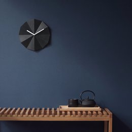 Delta-Uhr Schwarz