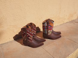 Bravas Kelim Boots – Håndlavede vestlige støvler med vintage marokkansk Kilim (lavet på bestilling)