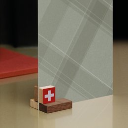duo® Swiss - magnetic photo holder in 2 types of wood