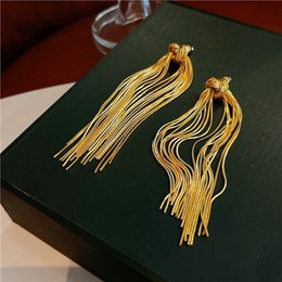 Pendientes largos con borlas y nudos vintage modernos