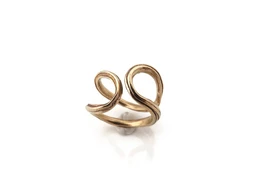 Verstelbare gepatineerde bronzen ring – sculpturaal organisch