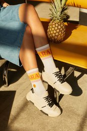 Organic Socks Paradise - Chaussettes de tennis blanches avec lettrage et motif île brodé