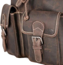 Geräumiger Rucksack aus dunkelbraunem Büffelleder - robuster und praktischer Rucksack mit ausreichender Stauraum, ideal für den täglichen Gebrauch und Abenteuer.
