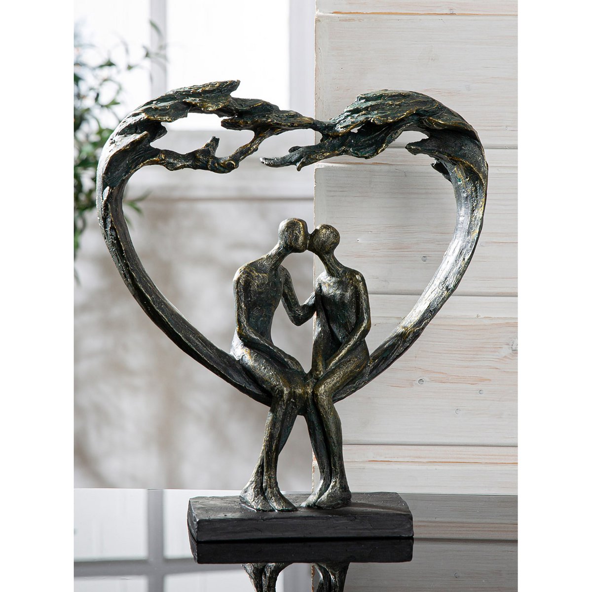 Sculpture Heart Kiss under Tree H.30 cm