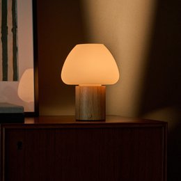 Fynn Hellbraune wiederaufladbare Holzlampe