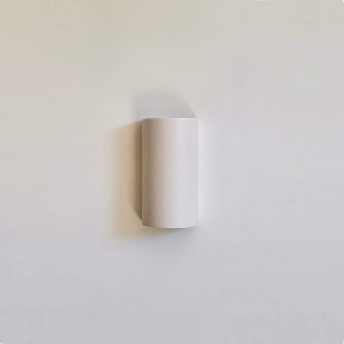 Lámpara de pared de cerámica: mate fuera de blanco