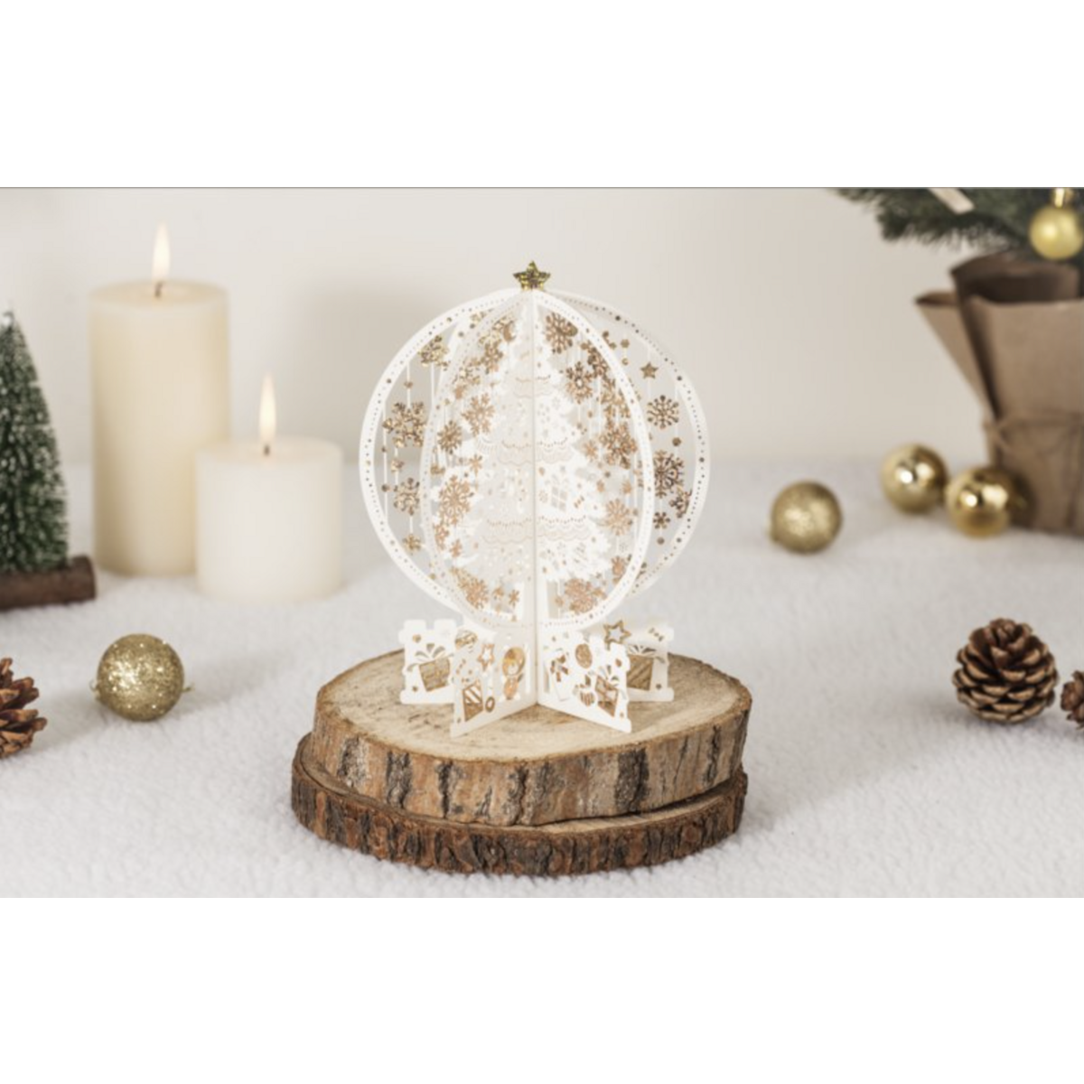 Cartolina di Natale pop-up 3D con alberi di Natale bianchi e stelle di Natale dorate con pannello dei messaggi